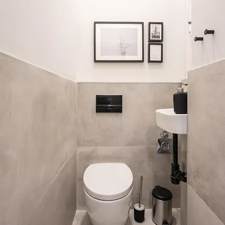 Apartment Akacfa 27 Two Bedroom Budapest